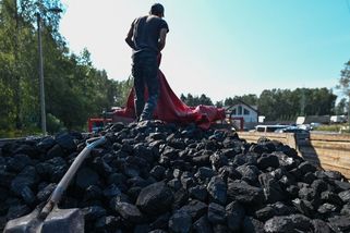 Ulice bez světel, rizikové uhlí ze starých hald. Krize dopadá i na Polsko - Seznam Zprávy